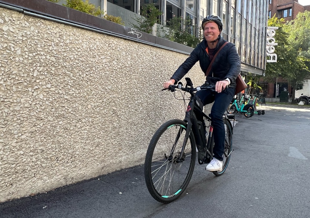 Arne Solheim på sykkel